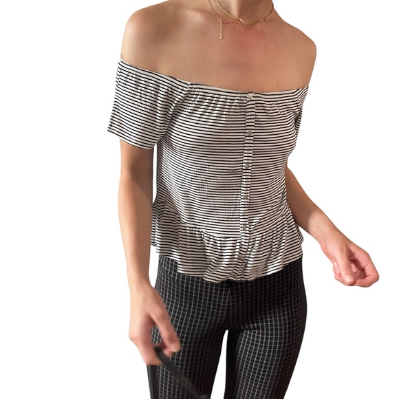 NWOT Art-Class Off-the-Shoulder Black White Striped Button Down Peplum S/S Top - Picture 8 of 16